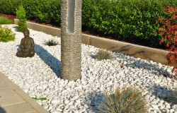 Jardinier paysagiste pour travaux de maçonnerie paysagère et création de massifs floraux   