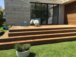 Entreprise de paysagisme pour un aménagement de jardin avec construction d'une pergola  